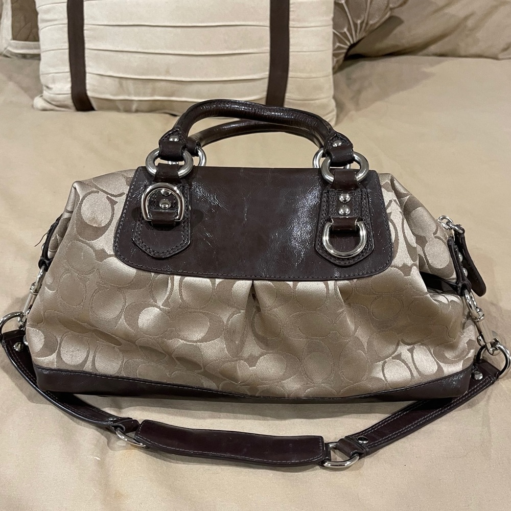 Coach purse!! - Picture 4 of 11